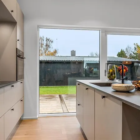 Barnet - 180m To The Fjord By Interhome Vakantiehuis Langesminde